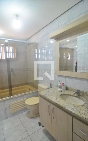 Casa à venda com 270m², 3 quartos e 3 vagasBanheiro suíte