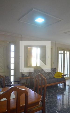 Casa à venda com 270m², 3 quartos e 3 vagasSala