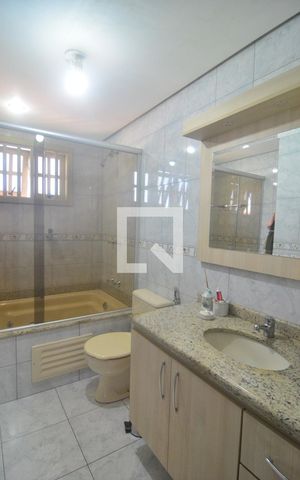 Casa à venda com 270m², 3 quartos e 3 vagasBanheiro suíte