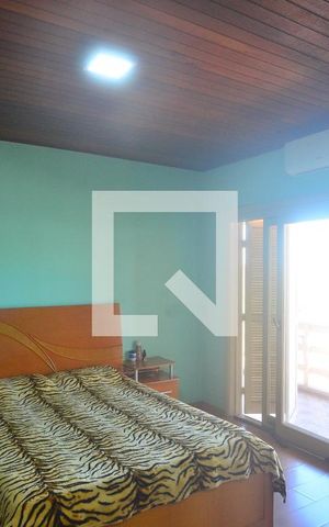 Casa à venda com 270m², 3 quartos e 3 vagasSuíte