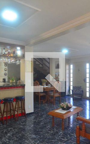 Casa à venda com 270m², 3 quartos e 3 vagasSala