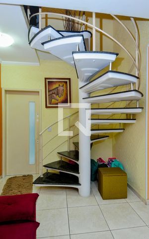 Casa à venda com 200m², 3 quartos e 2 vagasEscada Sala/Quartos 