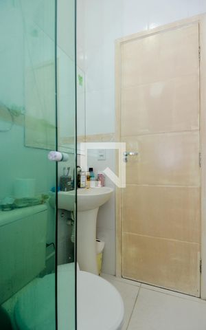 Casa à venda com 200m², 3 quartos e 2 vagasBanheiro da Suíte 2