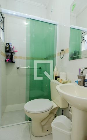 Casa à venda com 200m², 3 quartos e 2 vagasBanheiro da Suíte 2