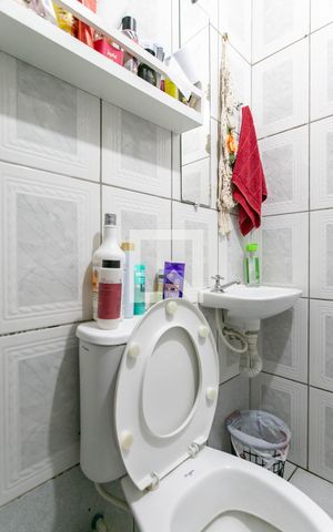 Casa à venda com 120m², 4 quartos e 1 vaga Casa à venda com 120m², 4 quartos e 1 vagaBanheiro da Suíte