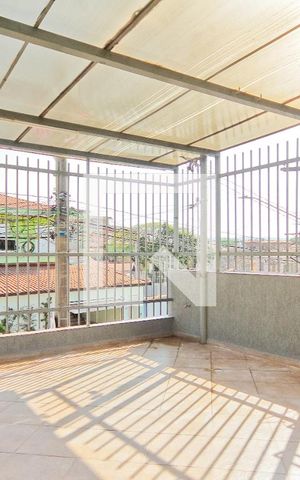 Casa à venda com 300m², 3 quartos e 2 vagas Casa à venda com 300m², 3 quartos e 2 vagasVaranda