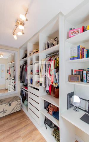 Casa de condomínio à venda com 98m², 2 quartos e 2 vagas Casa de condomínio à venda com 98m², 2 quartos e 2 vagasCloset