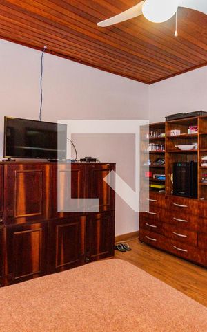 Casa à venda com 280m², 6 quartos e 2 vagas Casa à venda com 280m², 6 quartos e 2 vagasSuíte