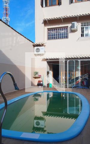 Casa à venda com 200m², 3 quartos e 3 vagasPátio _Fundos