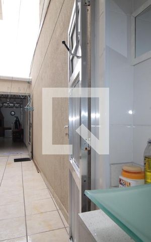 Casa para alugar com 115m², 2 quartos e 4 vagasBanheiro de serviço