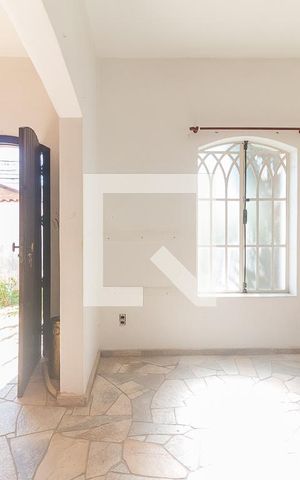 Casa para alugar com 450m², 4 quartos e 7 vagas Casa para alugar com 450m², 4 quartos e 7 vagasSala
