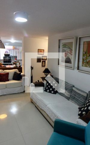 Casa à venda com 202m², 3 quartos e 1 vaga Casa à venda com 202m², 3 quartos e 1 vagaSala
