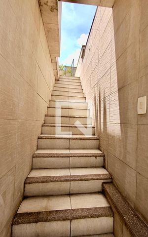 Apartamento à venda com 280m², 3 quartos e 1 vaga Apartamento à venda com 280m², 3 quartos e 1 vagaEscada