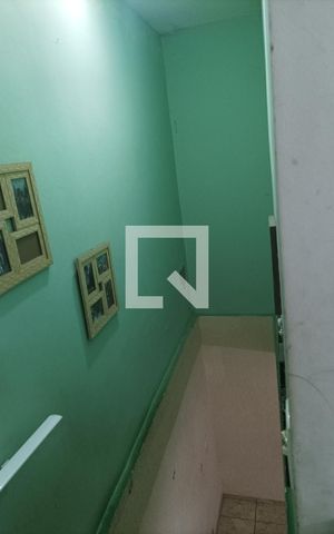Casa à venda com 89m², 3 quartos e 1 vagaEscada quartos