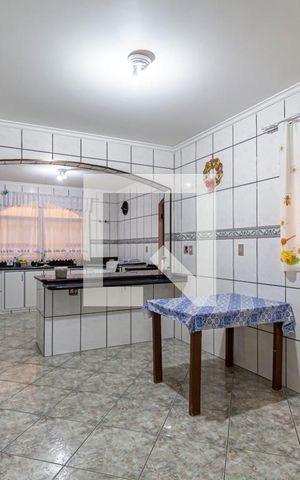 Casa à venda com 240m², 4 quartos e 2 vagas Casa à venda com 240m², 4 quartos e 2 vagasCozinha