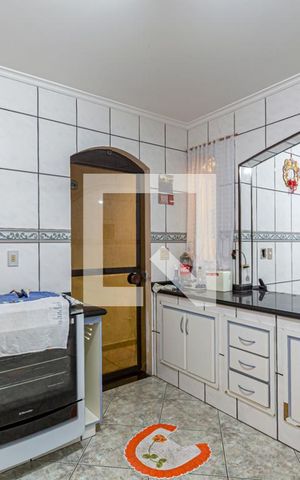 Casa à venda com 240m², 4 quartos e 2 vagas Casa à venda com 240m², 4 quartos e 2 vagasCozinha