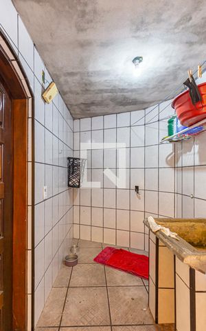 Casa à venda com 240m², 4 quartos e 2 vagas Casa à venda com 240m², 4 quartos e 2 vagasÁrea de Serviço