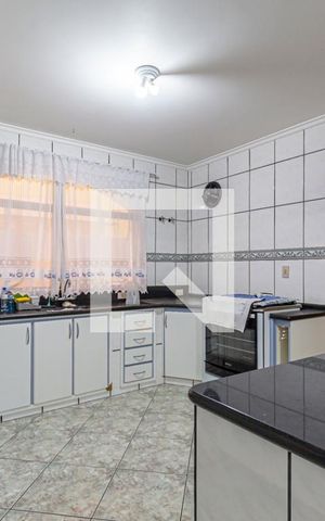 Casa à venda com 240m², 4 quartos e 2 vagas Casa à venda com 240m², 4 quartos e 2 vagasCozinha