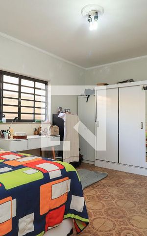 Casa à venda com 600m², 5 quartos e 6 vagas Casa à venda com 600m², 5 quartos e 6 vagasQuarto 4