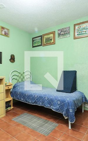 Casa à venda com 600m², 5 quartos e 6 vagas Casa à venda com 600m², 5 quartos e 6 vagasQuarto 3