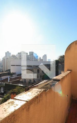 Casa à venda com 600m², 5 quartos e 6 vagas Casa à venda com 600m², 5 quartos e 6 vagasVaranda quarto 7