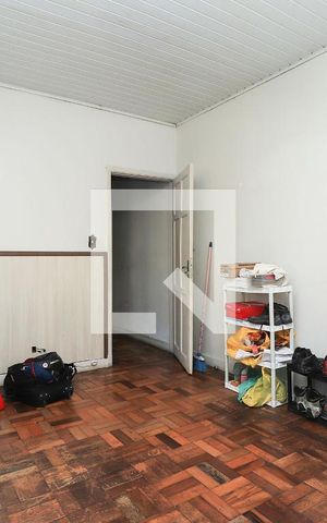 Casa à venda com 600m², 5 quartos e 6 vagas Casa à venda com 600m², 5 quartos e 6 vagasQuarto 5