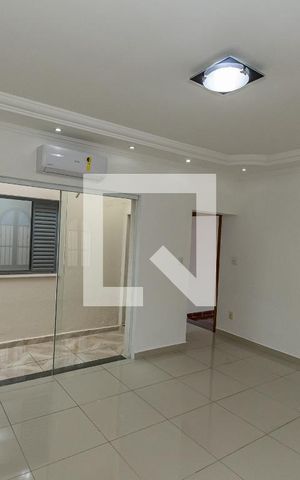 Casa à venda com 235m², 2 quartos e 2 vagas Casa à venda com 235m², 2 quartos e 2 vagasSala