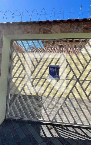 Casa à venda com 180m², 3 quartos e 6 vagas Casa à venda com 180m², 3 quartos e 6 vagasFachada