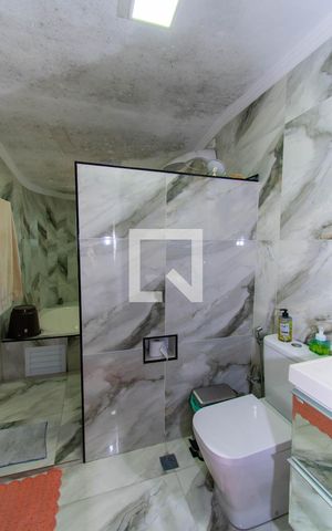 Casa para alugar com 315m², 3 quartos e 6 vagas Casa para alugar com 315m², 3 quartos e 6 vagasBanheiro da Suíte 3