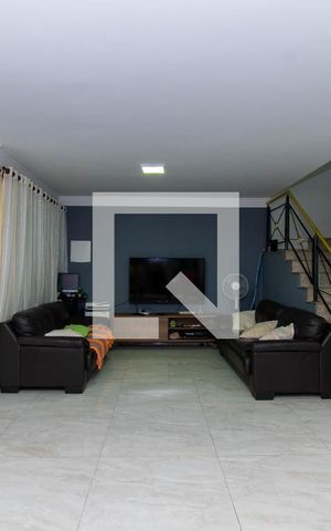 Casa para alugar com 315m², 3 quartos e 6 vagas Casa para alugar com 315m², 3 quartos e 6 vagasSala