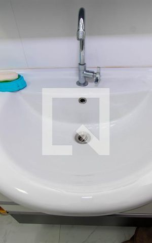 Casa para alugar com 315m², 3 quartos e 6 vagas Casa para alugar com 315m², 3 quartos e 6 vagasBanheiro da Suíte 2