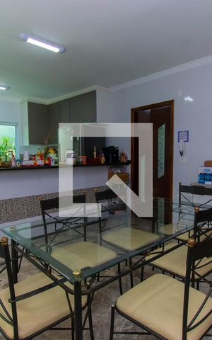 Casa para alugar com 315m², 3 quartos e 6 vagas Casa para alugar com 315m², 3 quartos e 6 vagasCopa