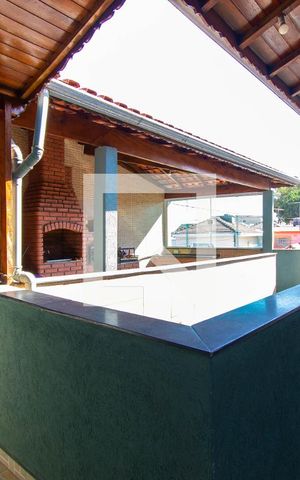 Casa para alugar com 315m², 3 quartos e 6 vagas Casa para alugar com 315m², 3 quartos e 6 vagasVaranda da Suíte 1 e Suíte 2