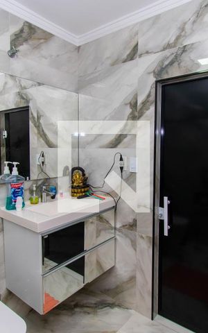 Casa para alugar com 315m², 3 quartos e 6 vagas Casa para alugar com 315m², 3 quartos e 6 vagasBanheiro da Suíte 3