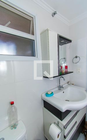 Casa para alugar com 315m², 3 quartos e 6 vagas Casa para alugar com 315m², 3 quartos e 6 vagasBanheiro da Suíte 2