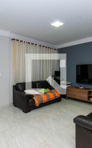 Casa para alugar com 315m², 3 quartos e 6 vagas Casa para alugar com 315m², 3 quartos e 6 vagasSala