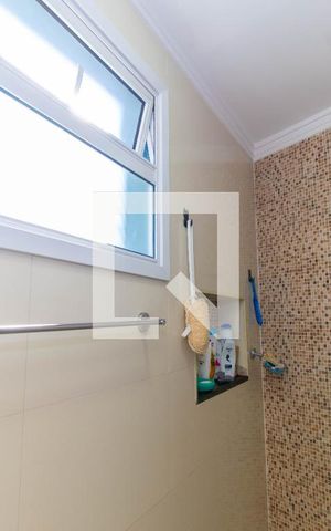 Casa para alugar com 315m², 3 quartos e 6 vagas Casa para alugar com 315m², 3 quartos e 6 vagasBanheiro da Suíte 1
