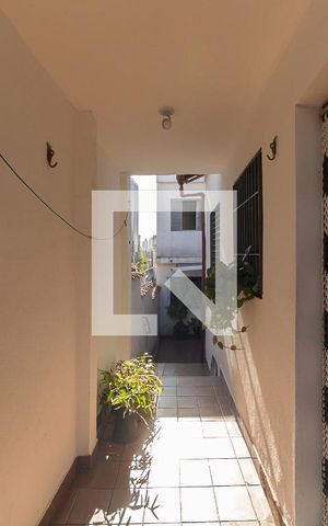 Casa à venda com 170m², 3 quartos e 2 vagas Casa à venda com 170m², 3 quartos e 2 vagasCorredor Lateral
