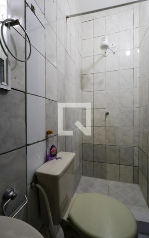 Casa à venda com 450m², 2 quartos e sem vagaEdícula - Banheiro da Suíte