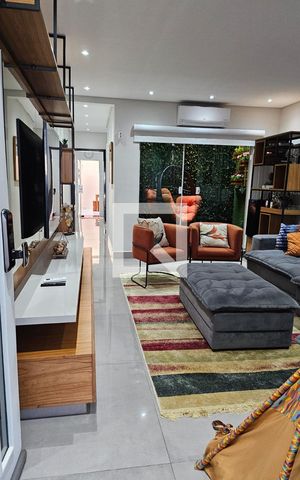 Casa à venda com 104m², 3 quartos e 2 vagas Casa à venda com 104m², 3 quartos e 2 vagasSala