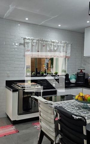 Casa à venda com 104m², 3 quartos e 2 vagas Casa à venda com 104m², 3 quartos e 2 vagasCozinha