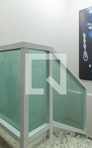 Casa à venda com 104m², 3 quartos e 2 vagasEscada