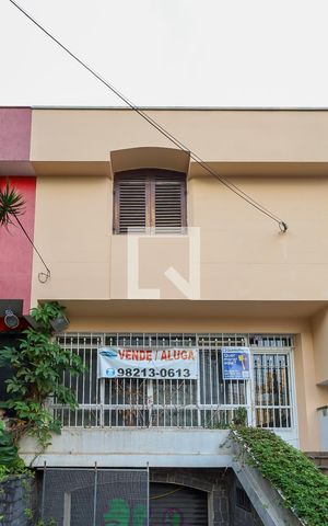 Casa à venda com 250m², 3 quartos e 3 vagas Casa à venda com 250m², 3 quartos e 3 vagasFachada da casa