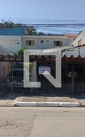 Casa à venda com 280m², 3 quartos e 3 vagasFachada