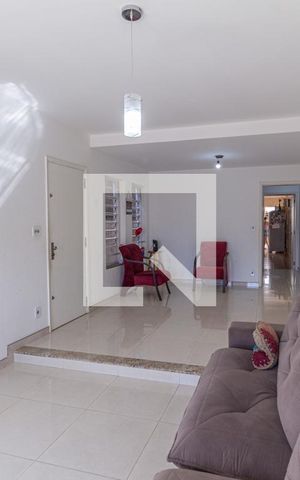 Casa à venda com 207m², 5 quartos e 3 vagasSala