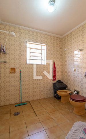Casa à venda com 207m², 5 quartos e 3 vagasBanheiro da suíte