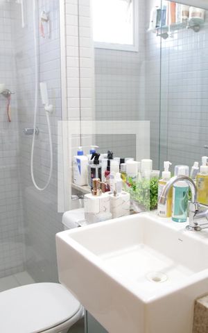 Apartamento para alugar com 75m², 2 quartos e 2 vagasBanheiro da Suíte