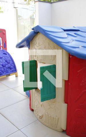 Apartamento para alugar com 75m², 2 quartos e 2 vagasÁrea comum - Playground
