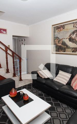Casa à venda com 195m², 3 quartos e 2 vagas Casa à venda com 195m², 3 quartos e 2 vagasSala