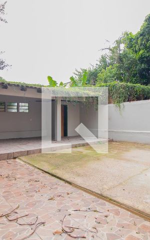 Casa à venda com 300m², 4 quartos e 4 vagas Casa à venda com 300m², 4 quartos e 4 vagasQuintal
